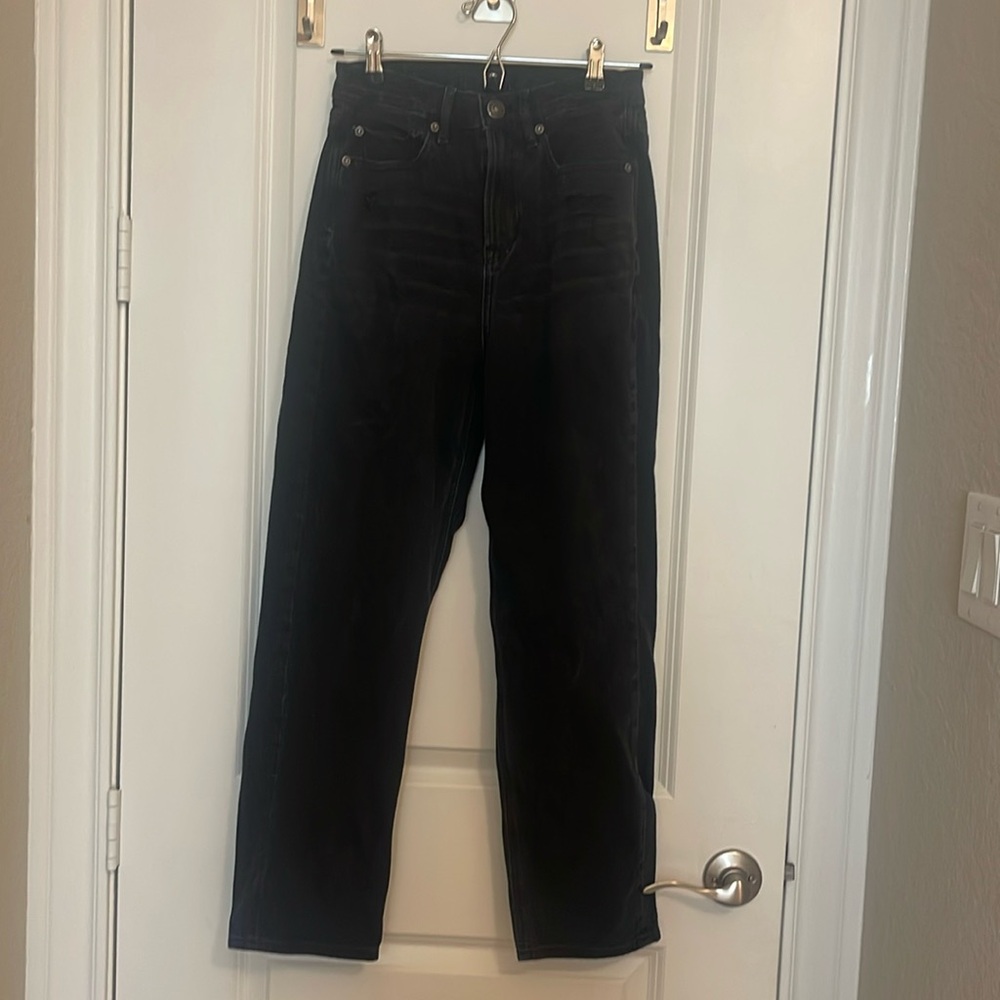 Black American eagle, size 4, straight leg jeans